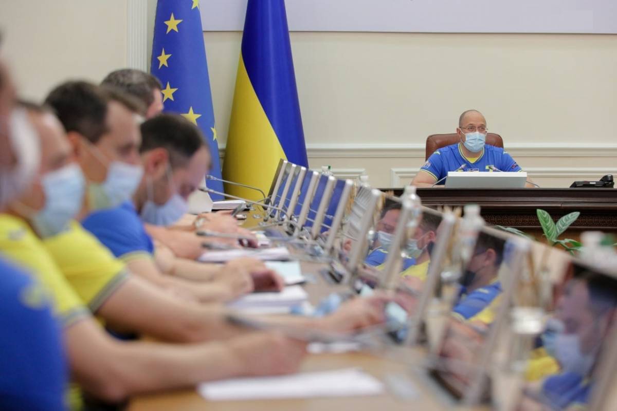 Дресс-код кабмина: все министры одеты в форму сборной Украины!