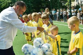 В День Независимости подарок детям, влюбленным в футбол!