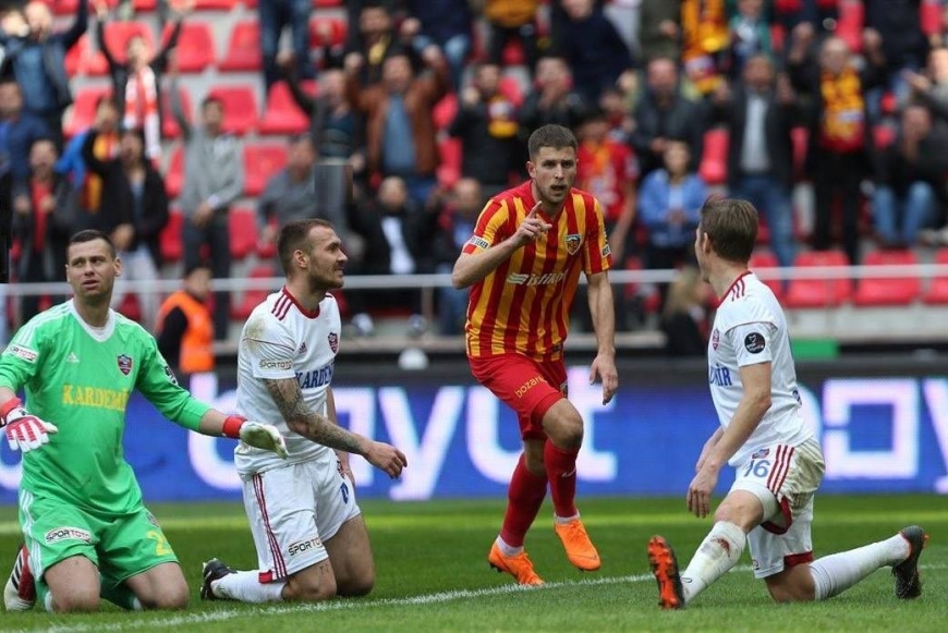 В матче двух экс-динамовцев Кравец забил Рыбке два гола в чемпионате Турции