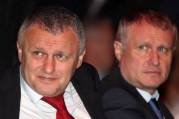 Cуркіси не в змозі профінансувати прибуття “Динамо” на гру Юнацької ліги УЄФА проти “Спортинга”. Зате вони вивезли з України 17 мільйонів доларів готівкою