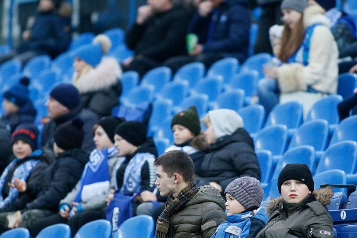 На «закрытые» матчи в Европе приходят десятки тысяч детей, а стадион «Динамо» так и остался пустым