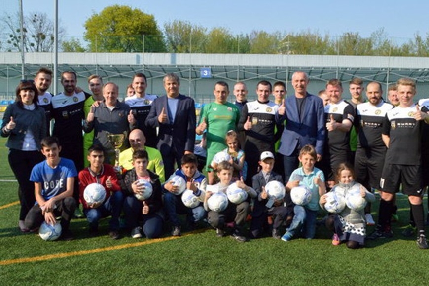 ФФУ провела благотворительный матч в поддержку детей-переселенцев с Востока Украины и Крыма