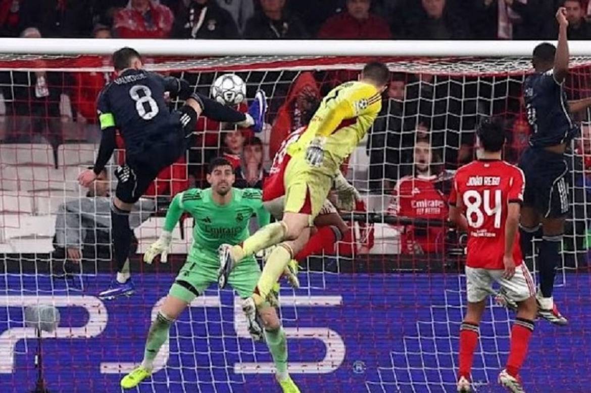 Ukrainian goalkeeper leads Benfica to Champions League play-offs in Hollywood style!