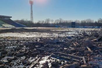 У Чернігові ворог бомбив стадіон та бібліотеку