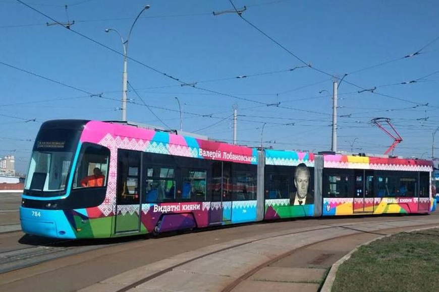 В Киеве запустили скоростной трамвай с портретом Валерия Лобановского!