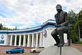 Шок! Лобановский у мусорки с завязанными глазами...