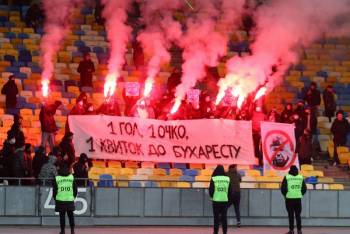 Фаны «Динамо» (Киев) - Луческу: «1 гол, 1 очко, 1 квиток до Бухаресту!»