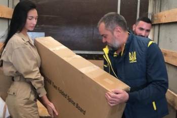 Андрій Павелко: “В Ужгороді зустріли і розвантажили нову партію гуманітарної допомоги від наших партнерів з Угорської футбольної федерації”