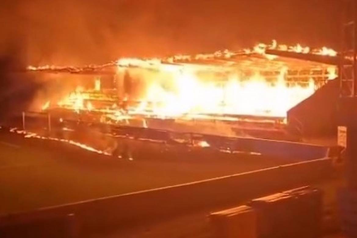 Фанати спалили і розтрощили два стадіони в різних кінцях світу. На одному з них був Мессі