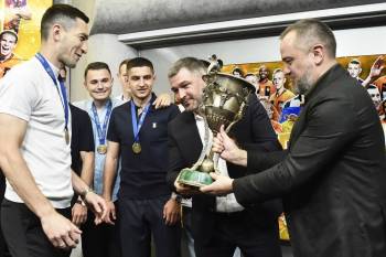 "Шахтар" отримав золоті нагороди і чемпіонський трофей за титул переможця УПЛ!