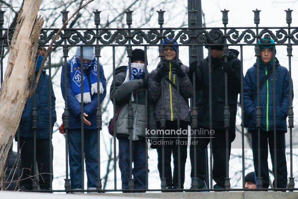 Клуби УПЛ вибили дозвіл на допущення глядачів, але куди бігти в бомбосховища є таємницею за сімома печатками...