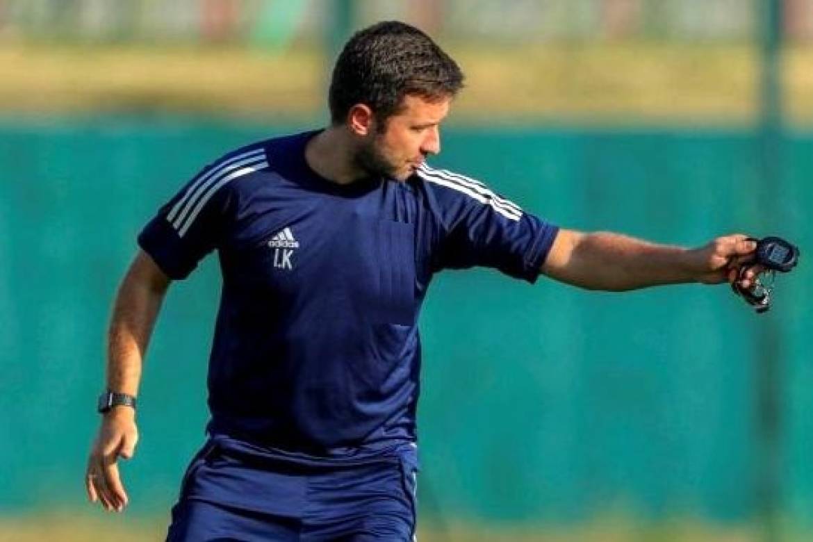 Ще один працівник футбольного клубу УПЛ втік з України